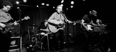 DANNY AND THE CHAMPIONS OF THE WORLD. SOBREDOSIS DE CONCIERTOS