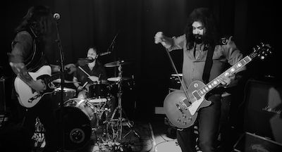 Predicando rock en el desierto