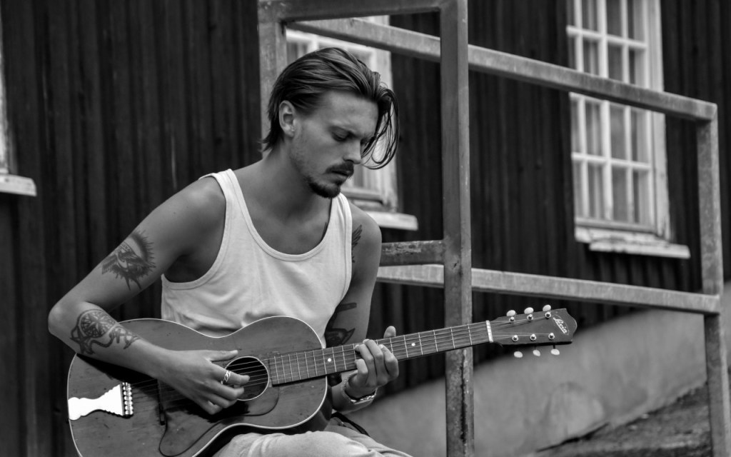 JESPER LINDELL DE&nbsp;GIRA