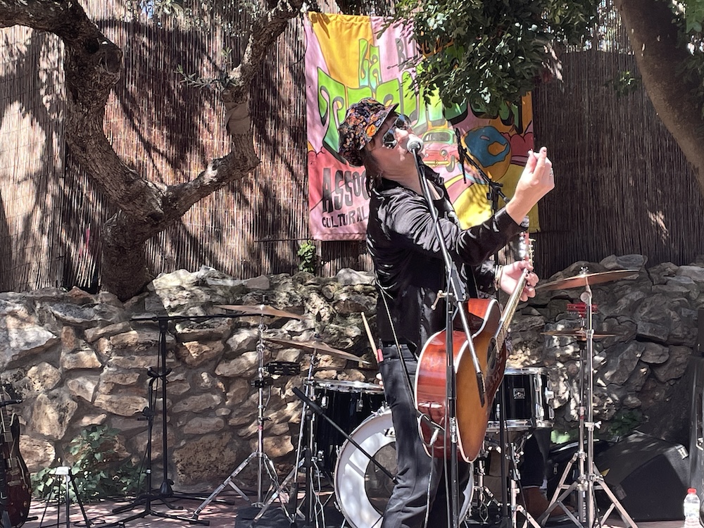 CALOR, ROCK Y BUENAS VIBRACIONES CON&nbsp;GUTTERCATS