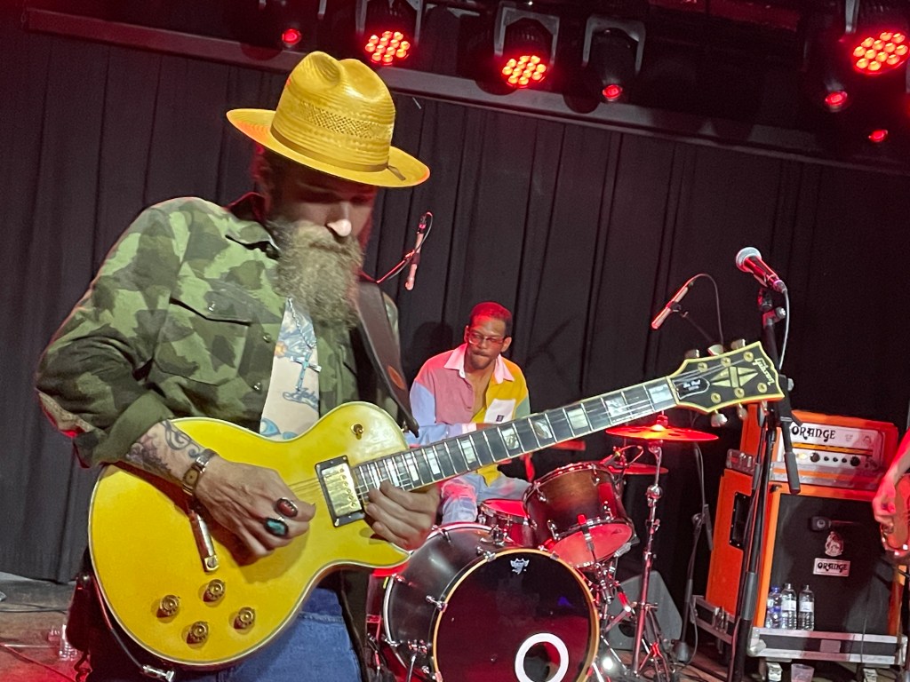 KENNETH BRIAN, PUÑALADAS DE SLIDE&nbsp;SUREÑO