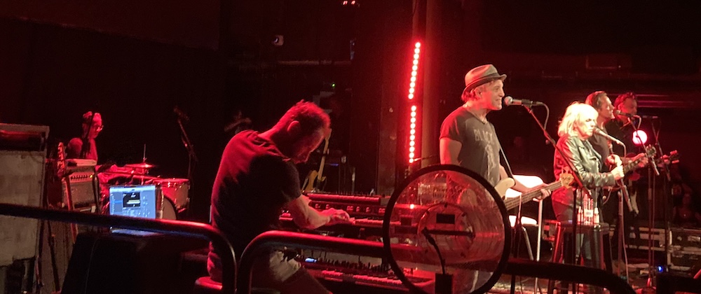 LUCINDA WILLIAMS, MAJESTUOSA Y CÁLIDA