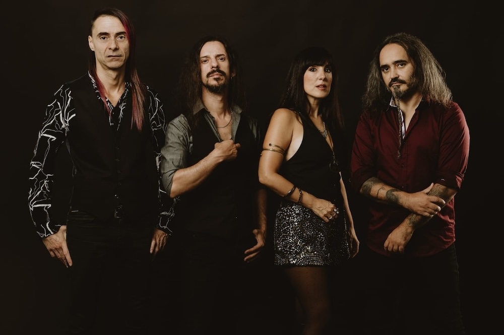 THE BATELEURS. BUSCANDO UNA LUZ EN LA&nbsp;OSCURIDAD