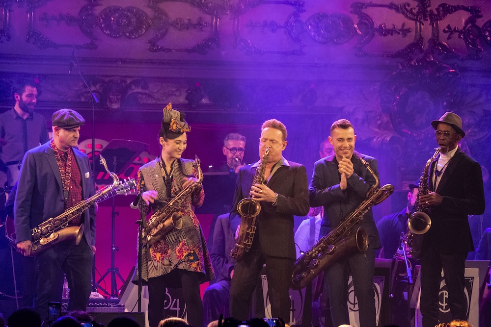 SAX-O-RAMA, SOBREDOSIS DE SAXOS