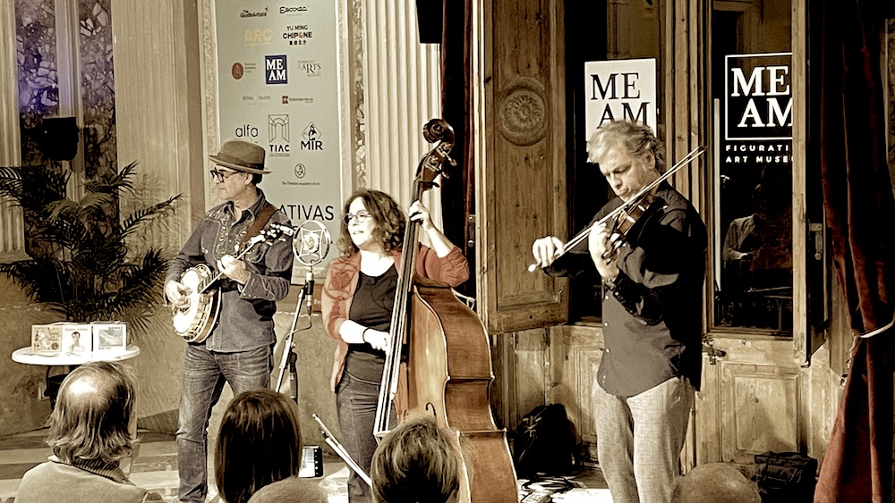 LECCIÓN DE BLUEGRASS EN EL MUSEO