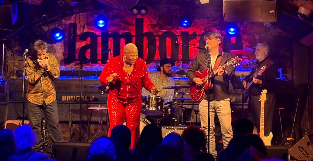 SHERYL YOUNGBLOOD INCENDIÓ JAMBOREE DE MAGIA MIENTRAS CAÍAN LAS BOMBAS EN&nbsp;IRÁN