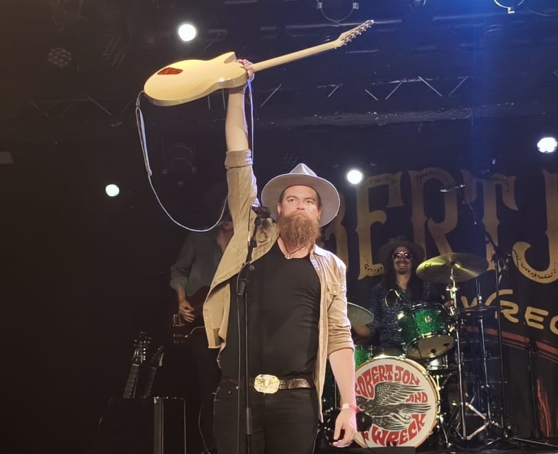 ROBERT JON & THE WRECK, MÁS BANDA Y MÁS&nbsp;SOUTHERN