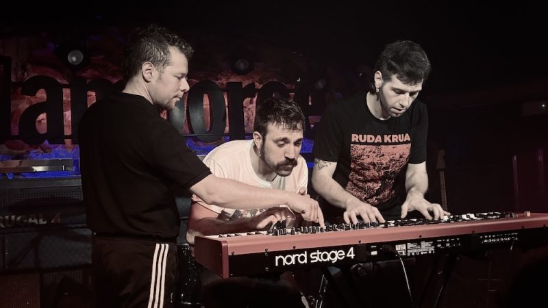 GILIPOJAZZ: «OS – LO – ESTÁIS – PASANDO –&nbsp;BIEN?»