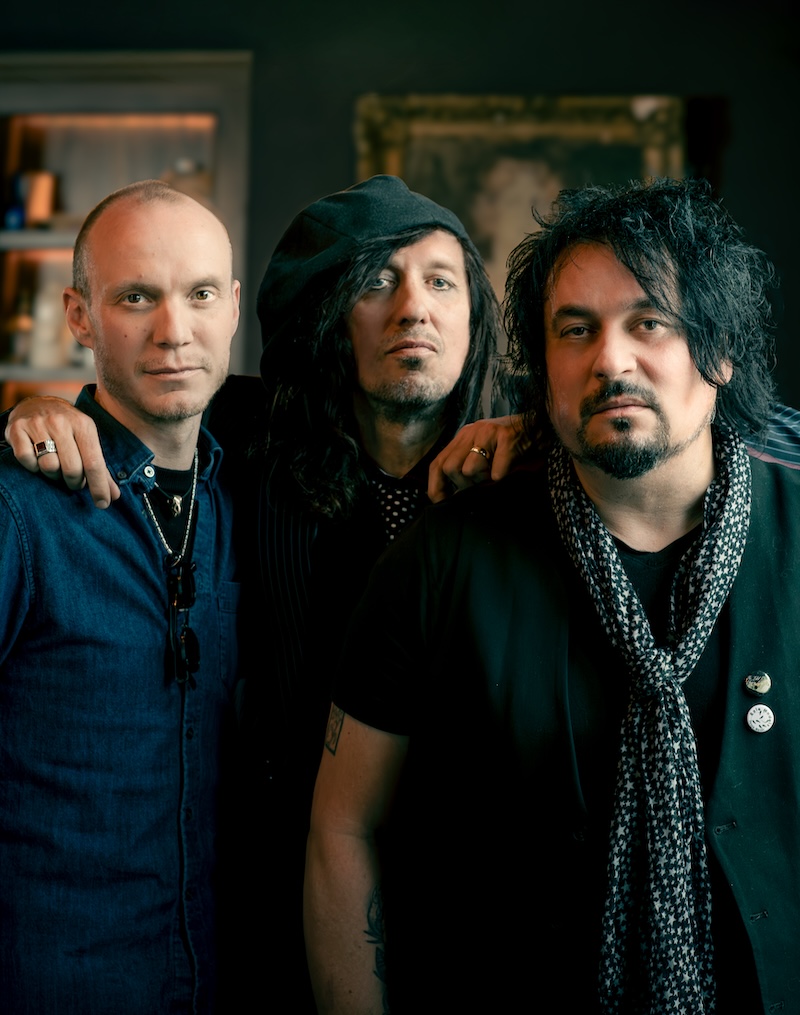 THE SIDESHOWES, CUANDO SE JUNTAN UN HANOI ROCKS Y DOS ROLE MODELS