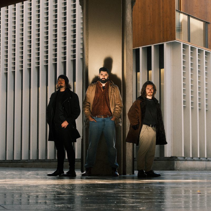 THE WHISPER PUBLICA NUEVO MATERIAL EN SEPTIEMBRE