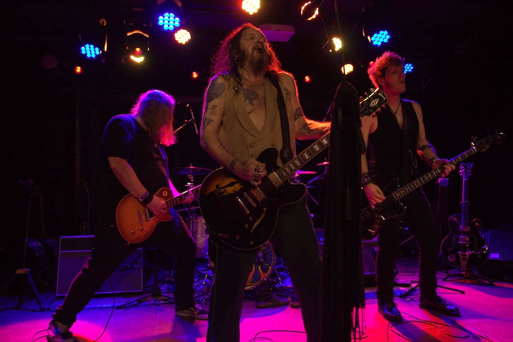 Tyla’s Dogs D’Amour en el Razz 3