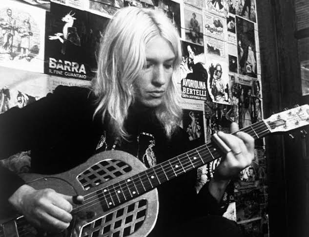 Gyasi, del glam rock al blues del delta, pasando por Alice Cooper
