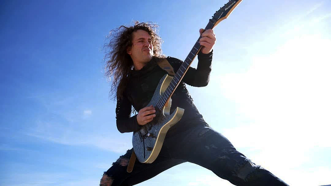 Robert Rodrigo, melodía, groove, funk y metal