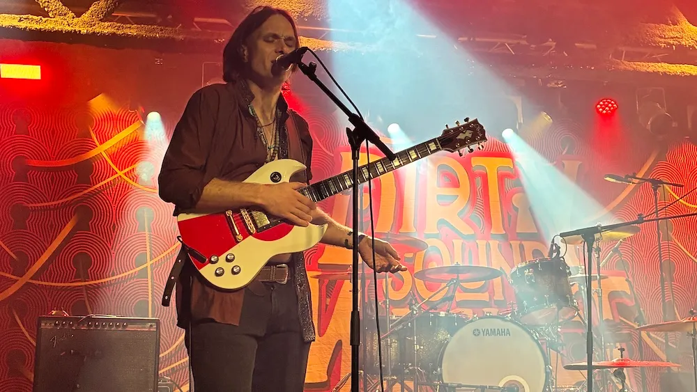 Dirty Sound Magnet: Psychedelic rock, dirty blues, progressive hard y jamming